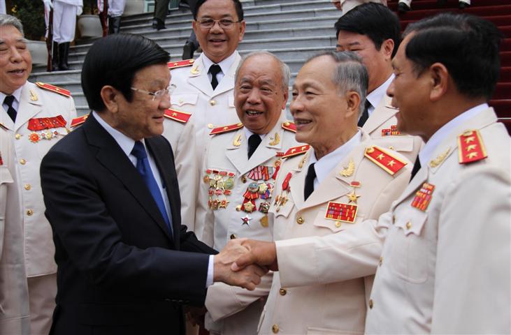 ປະທານປະເທດເຈືອງເຕີນຊາງພົບປະການນຳ,ນາຍພົນຕຳຫຼວດປະຊາຊົນລຸ້ນຕ່າງໆ